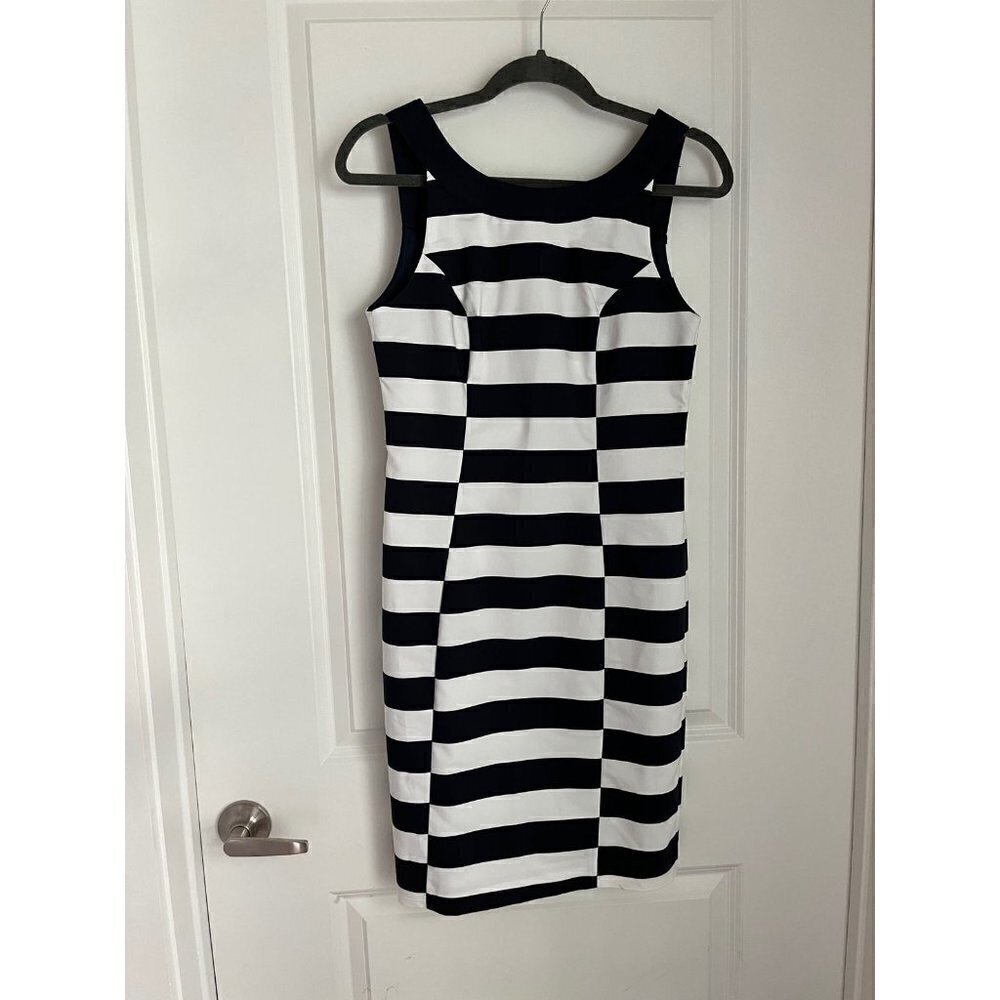 Dress - Picture 1 of 3